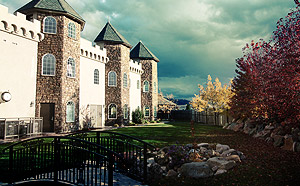 Black Floor Easel – Castle Manor – Cache Valley's Exquisite Venue and  Reception Center