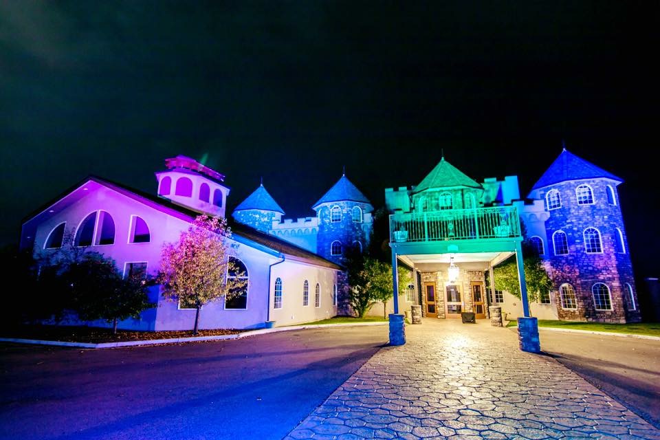 Black Floor Easel – Castle Manor – Cache Valley's Exquisite Venue and  Reception Center